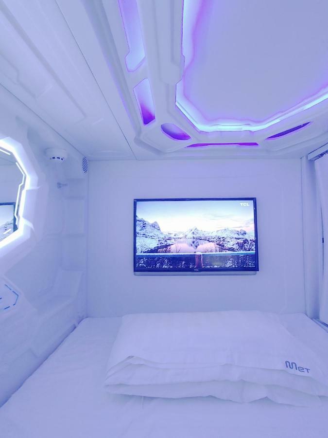 Met A Space Pod @ Asoke Bangkok Luaran gambar