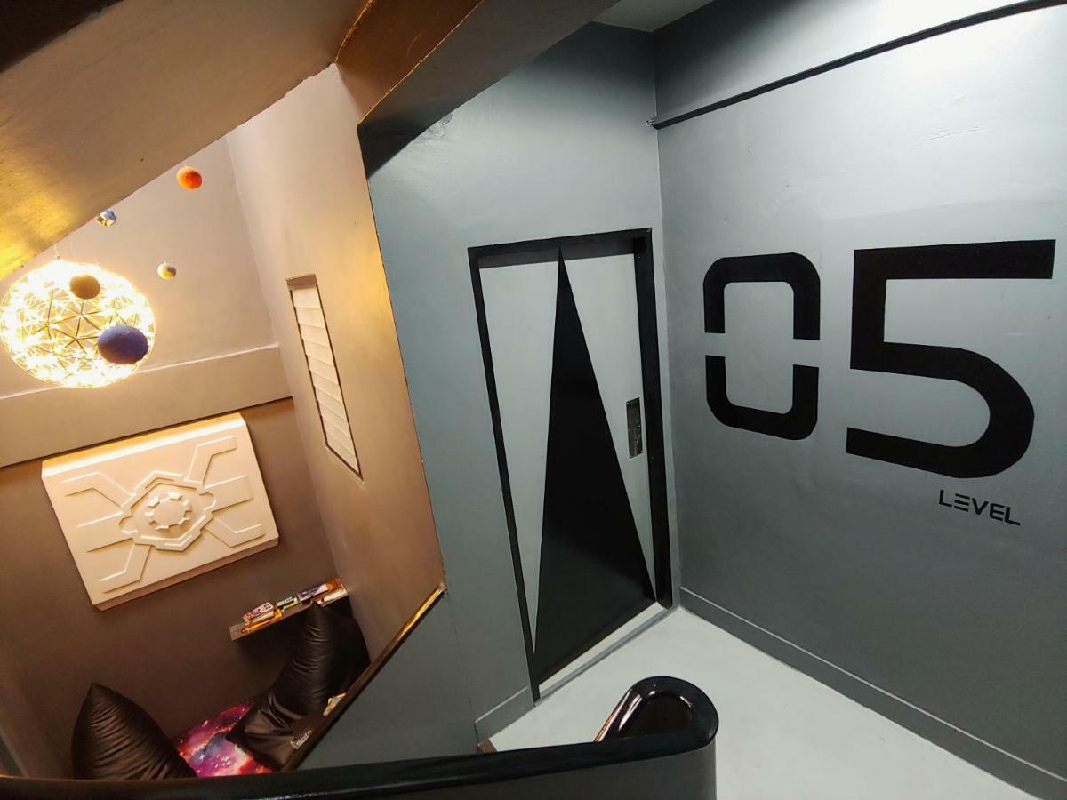 Met A Space Pod @ Asoke Bangkok Luaran gambar