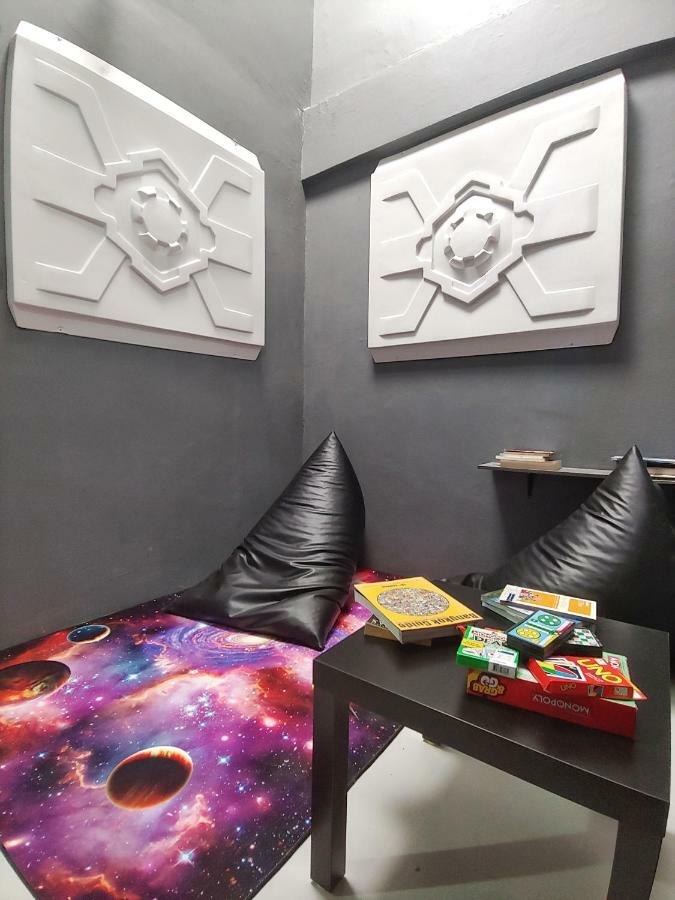 Met A Space Pod @ Asoke Bangkok Luaran gambar