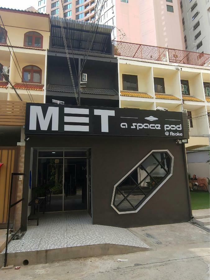 Met A Space Pod @ Asoke Bangkok Luaran gambar