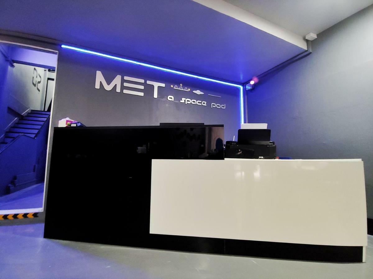 Met A Space Pod @ Asoke Bangkok Luaran gambar