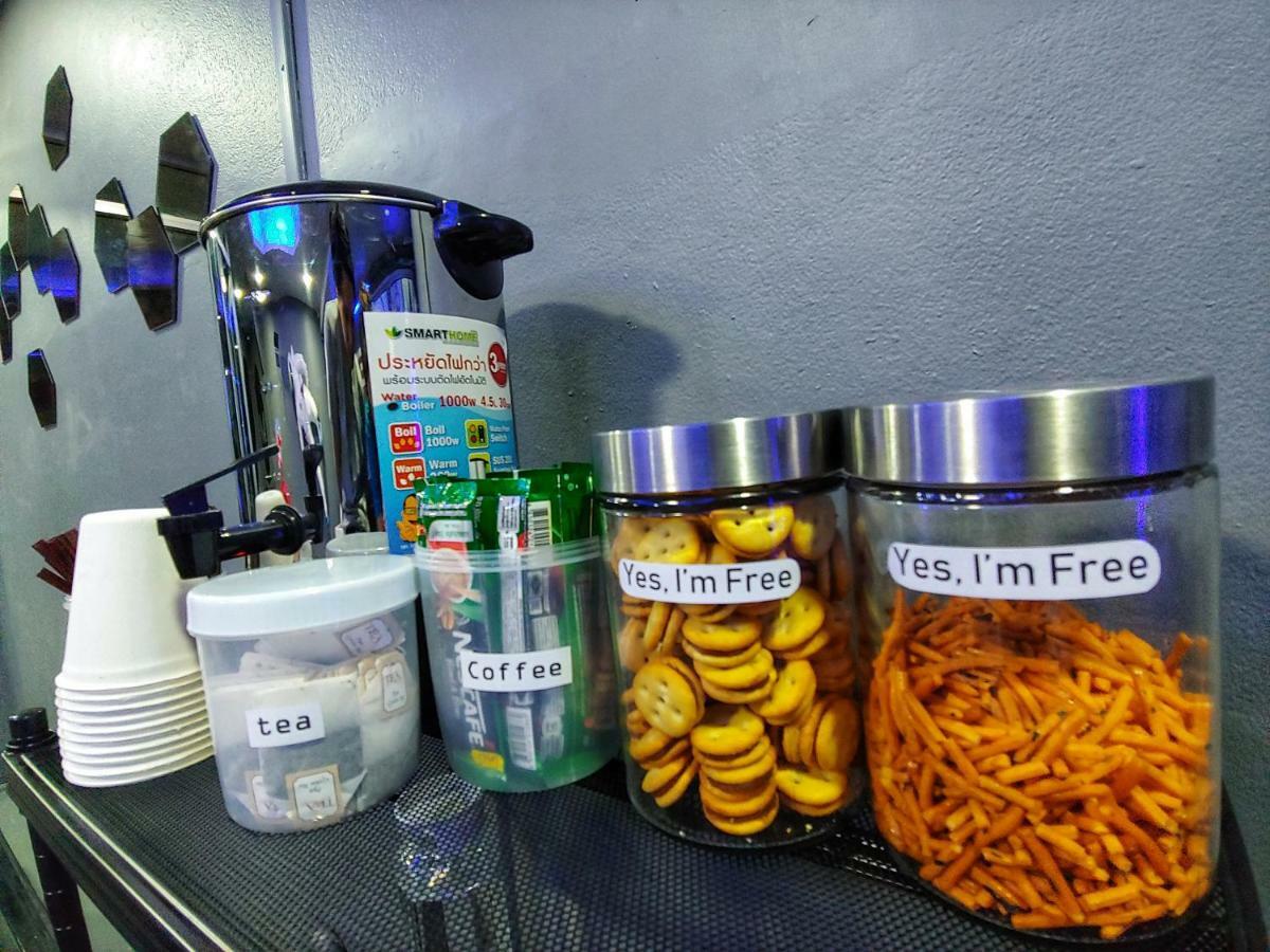 Met A Space Pod @ Asoke Bangkok Luaran gambar